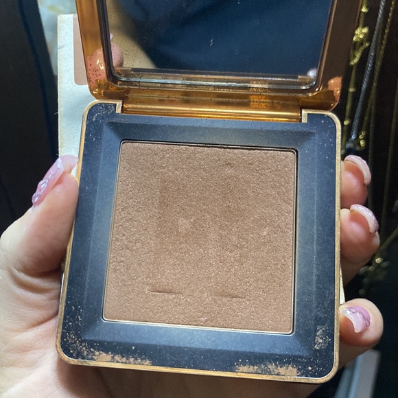 Haus labs by lady Gaga power sculpt velvet bronzer in the shade medium level 7 - Picture 2 of 4